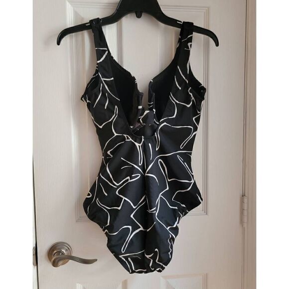Miraclesuit One-Piece Swimsuit 14 - Picture 4 of 10